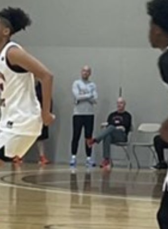 Cue_the_Music's tweet image. 🧐 #JustinEdwards #LukeMurray #UConn