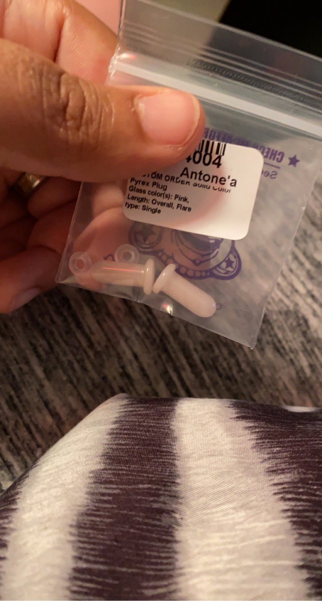 nea_louiseee's tweet photo. So disappointed in @bodyartforms . I ordered the purple February 26th to be custom made. They just got to me today. One of these things is not like the other 🙄 #BodyArtForms #Gauges #Plugs https://t.co/jY2c3drdQs