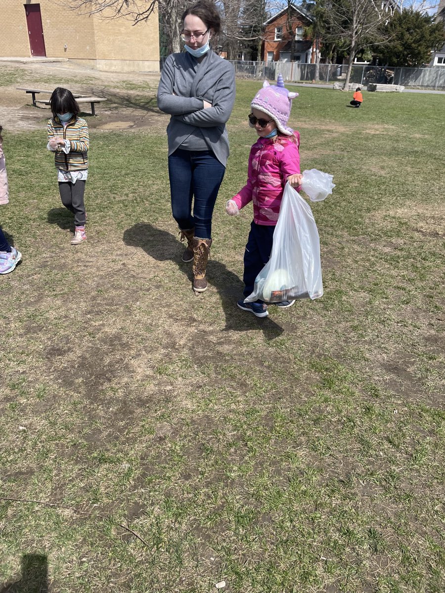 msb_ldsb's tweet photo. Winston Grade 1/2 Bulldogs showed environmental stewardship by participating in our school-wide Earth Day activities #respectearth https://t.co/twzoLFsYPp
