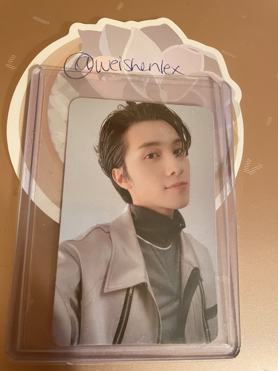 weishenlex's tweet photo. WTS 
hendery take off pc $35 
us only please! dm for more info and pics! 
@selling_nct_usa https://t.co/fTERdYhfGh