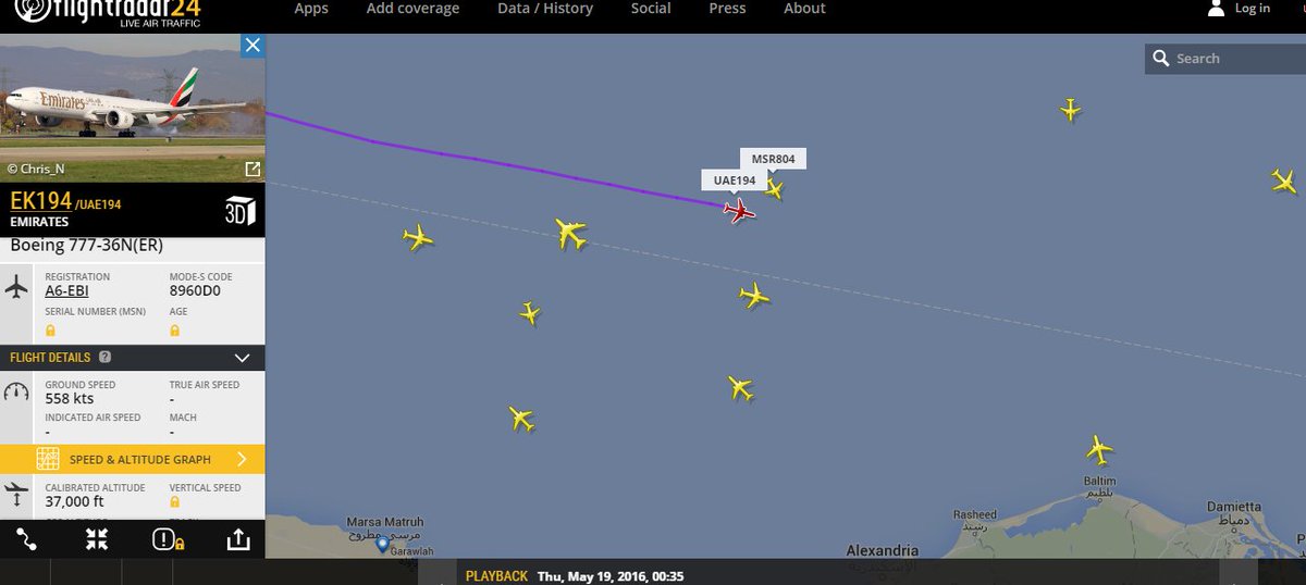 AAlarcn's tweet photo. Encontré estas imágenes de archivo del vuelo #MSR804 de #EgyptAir. Como se ve, las aeronaves se cruzarán a la misma altitud. Si el B-777, de UAE, hubiera pasado segundos antes que el A-320, de EgyptAir, la estela turbulenta,  ¿Pudo provocar la tragedia?... https://t.co/eUqR8dojlv