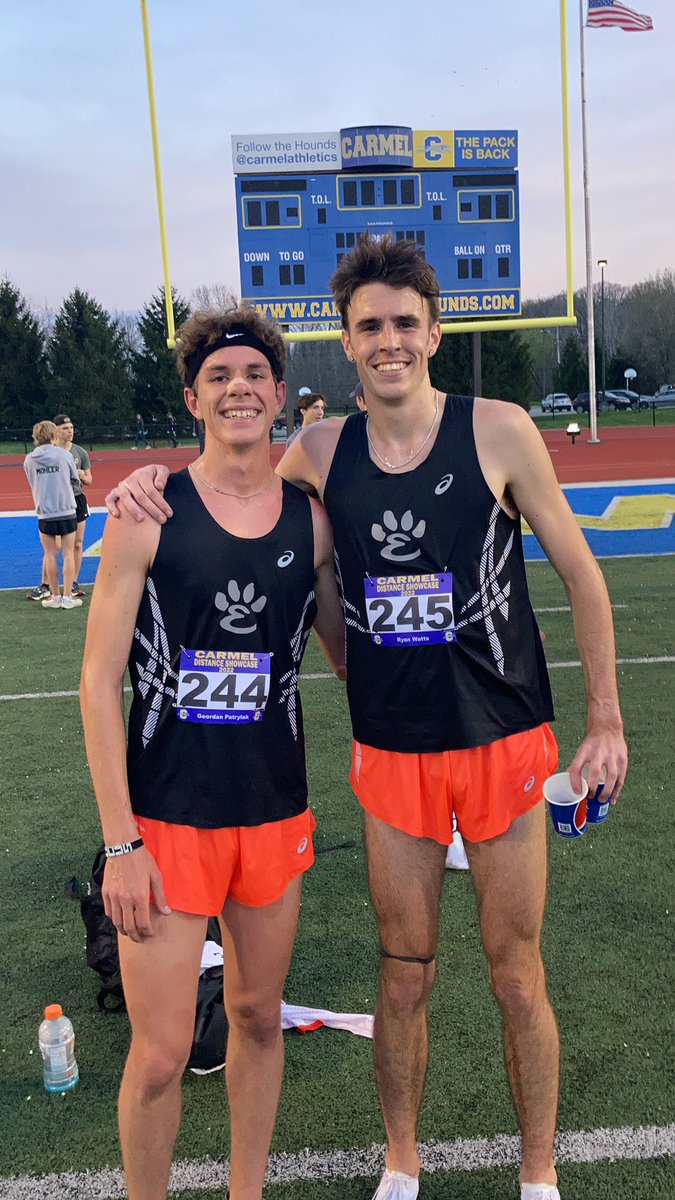LuitjohanRyan's tweet image. NEW SCHOOL RECORD BY 3 SECONDS‼️‼️
RYAN WATTS 8:54.09‼️‼️
GEO PATRYLAK ALSO WITH A BIG PR IN 9:20.67 
Amazing race!! @TrackEHS @EdwardsvilleXC @ryanwatts7_ @Geo_28track