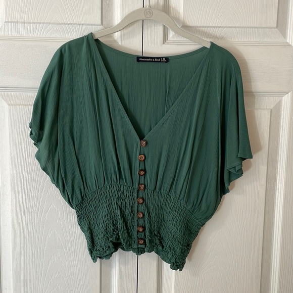 JCWaellner's tweet photo. So good I had to share! Check out all the items I'm loving on @Poshmarkapp from @SemicolonCloset #poshmark #fashion #style #shopmycloset #abercrombiefitch #rocawear: https://t.co/i9ONRGrGg6 https://t.co/ihv4hypaYW