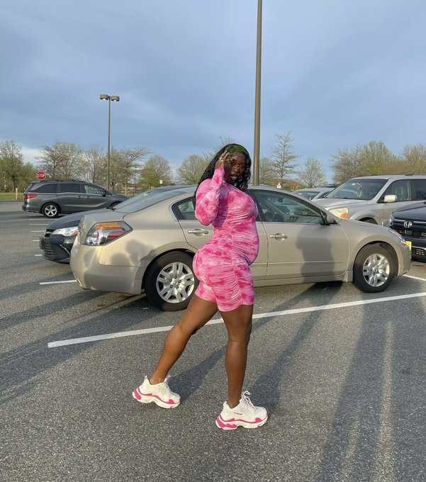 2 pic. Am I A MILF or Nah? 🎀 https://t.co/eVEj49G658