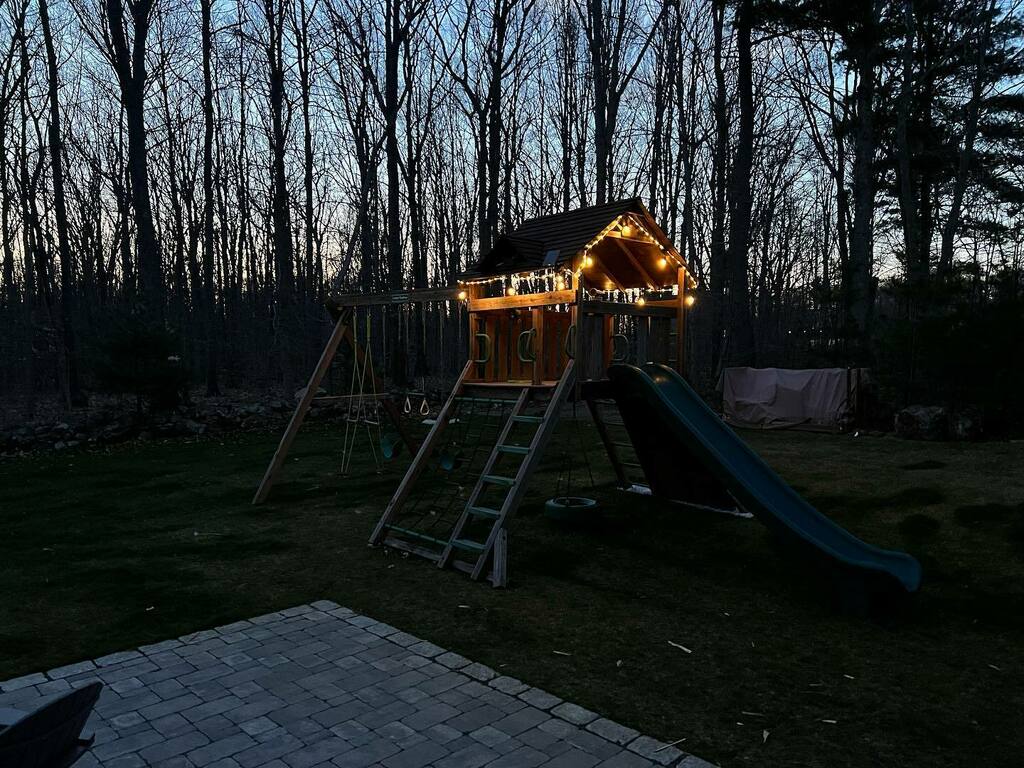 thegraindoctor's tweet image. Not to be outdone by the impending @teslamotors solar on the house, solar lights on the swing set. @amazon #swingset #creativeplaythings instagr.am/p/CcrDg4xLL5M/