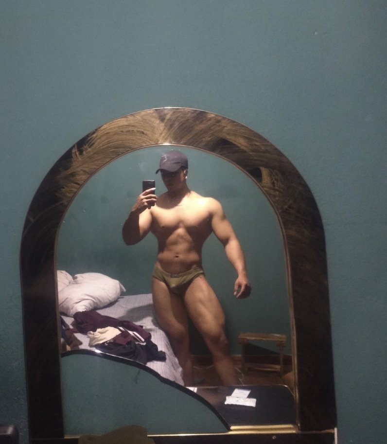 JessAnt100's tweet photo. La última foto con este espejo adiós jajajaja 
Aún seguimos con la cuenta privada 🔥 https://t.co/f5YKNZEzKM