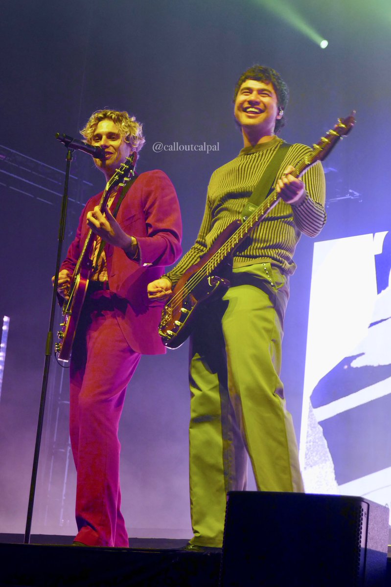 ctharchivs's tweet photo. calum hood and luke hemmings. https://t.co/OmwHFuoBg8