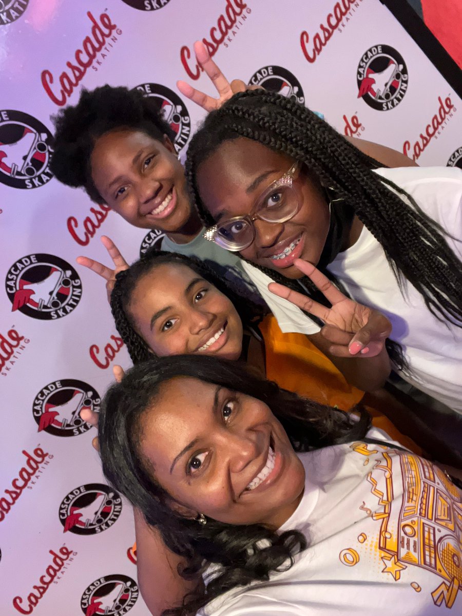 StonewallTell's tweet image. Thanks to @StonewallTell PTA for organizing STES Skate Night at Cascade! Let the good times roll! 😊 @NPorter17 @aplatimore @Miss_GeeWiz @amybytheton @EC_Tyson