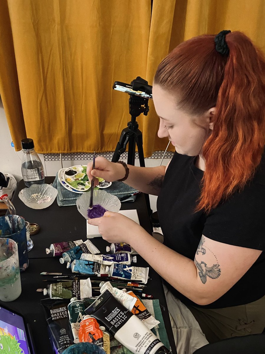 danyellsart's tweet photo. Live painting in my discord starts now🤪

Come watch, paint, &amp; light up! 

https://t.co/KvPid2vx3Z https://t.co/tqageF2gxE