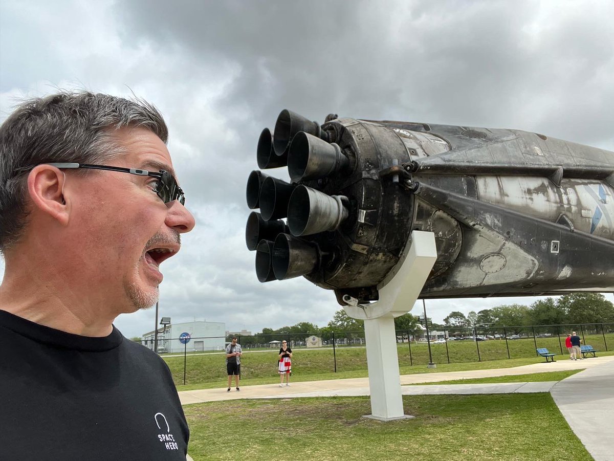 aparrisx's tweet photo. Showing of my Space Hero pride over at Space Center Houston and having fun meeting robotics students from around the world! 🌎🚀 @wearespacehero #flyspacehero #theinspired24 #firstrobotics #firstroboticscompetition @SpaceCenterHou https://t.co/Vs8jguaERx