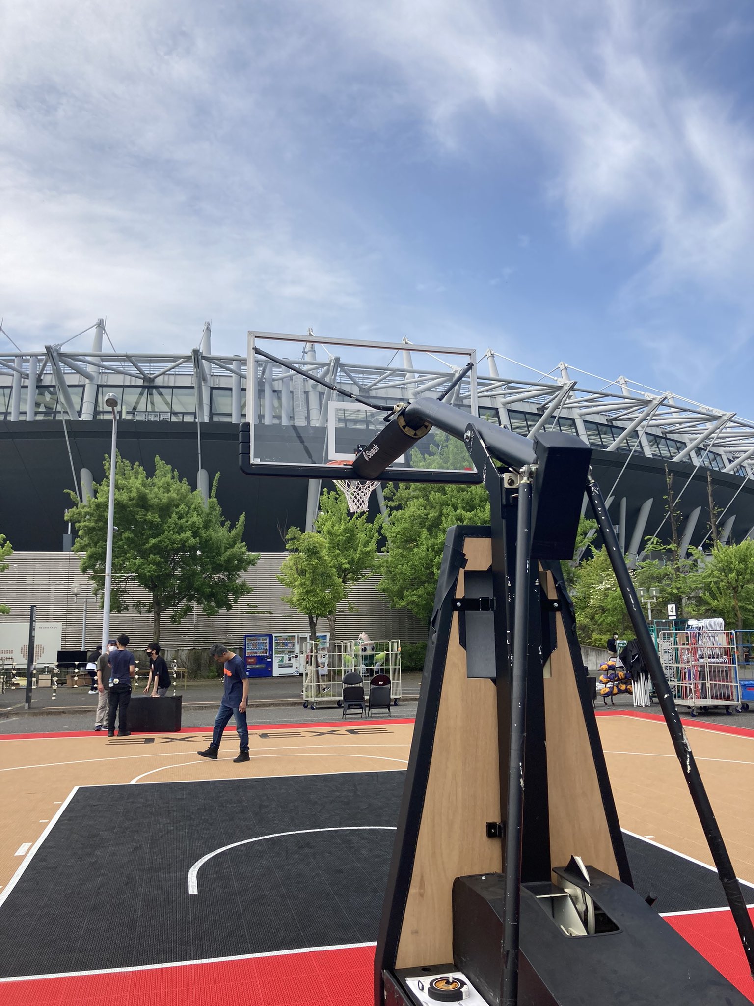 東京ヴェルディ3x3バスケットボール ゴールも立ち上がりました 天気も良くて風が気持ち良いですね この後のエキシビションマッチに向けて着々と準備が進んでいます 3x3 Verdyfamily Tokyoverdy3x3 Basketball 東京ヴェルディ バスケ