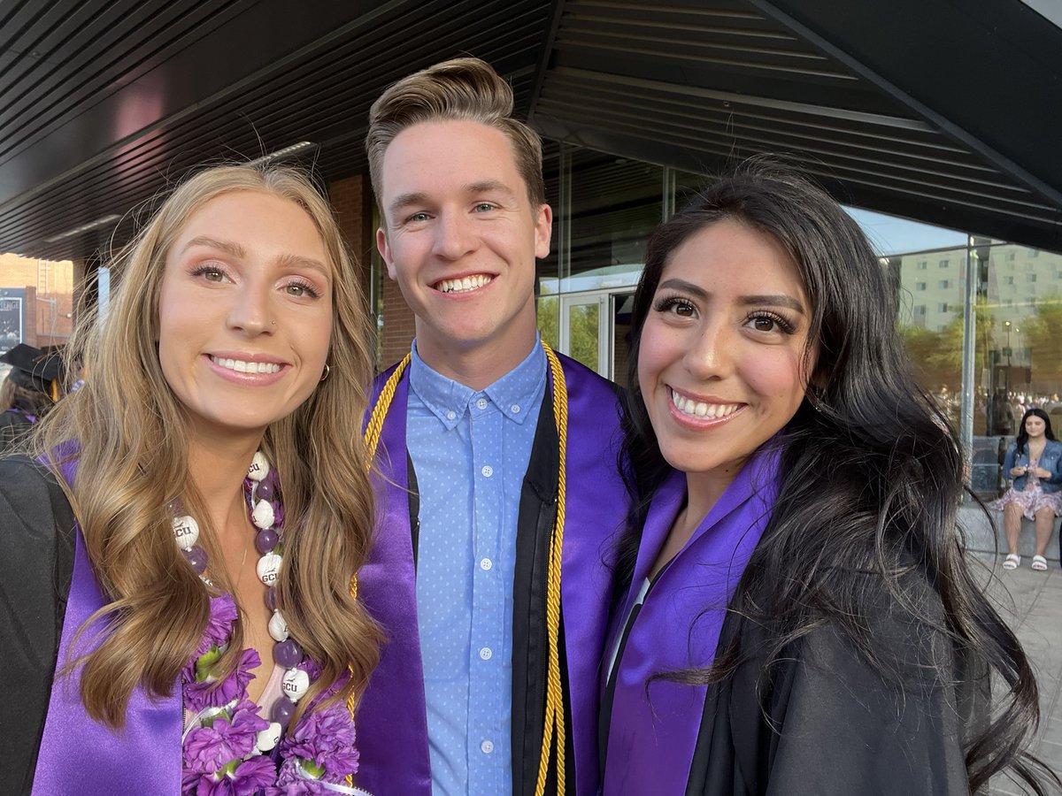 maddienlilly's tweet photo. We finally did it🎓🥳✨ #GCUgrad https://t.co/GrshBHrAUp
