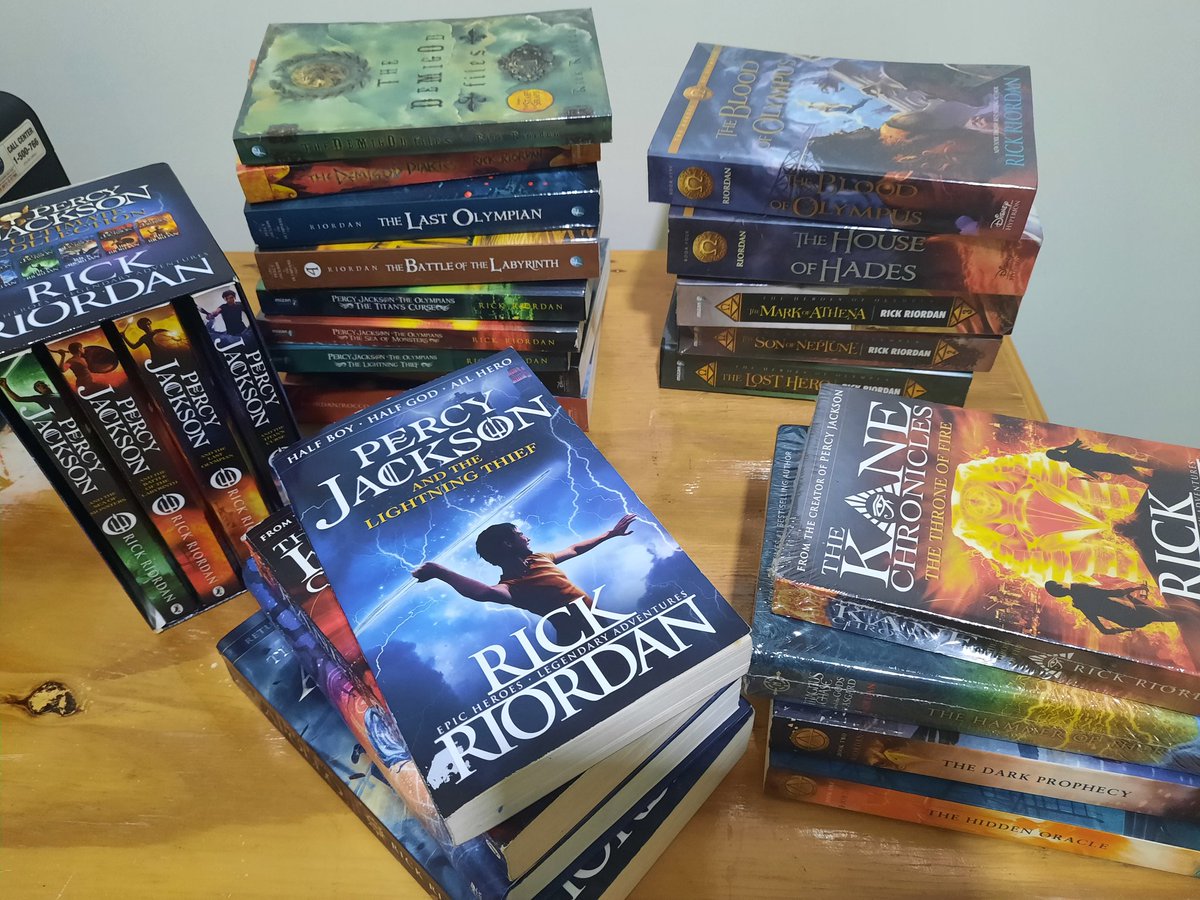PercyJackson_ID's tweet image. I just took out percy jackson&apos;s books and some kane chronicles &amp;amp; magnus chase from boxes cause I just moved home. But I havent arranged it yet so it is a mess🤣 #percyjackson #percyjackson_id #percyjacksonindonesia
