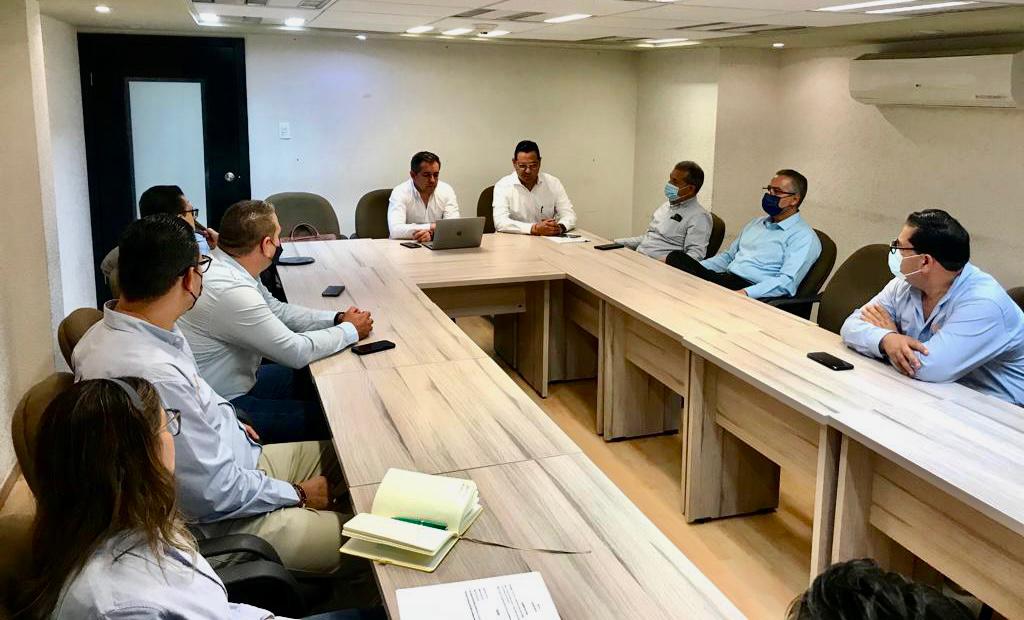 SNTE54mx's tweet photo. Reunión con el Secretario de Hacienda del Gobierno estatal, Omar Francisco Del Valle Colosio y su equipo de trabajo, participando el Secretario General de la Sección 54, Profesor Jesús Javier Ceballos Corral y los integrantes del Colegiado de Administración  y Finanzas. https://t.co/365UXBi553