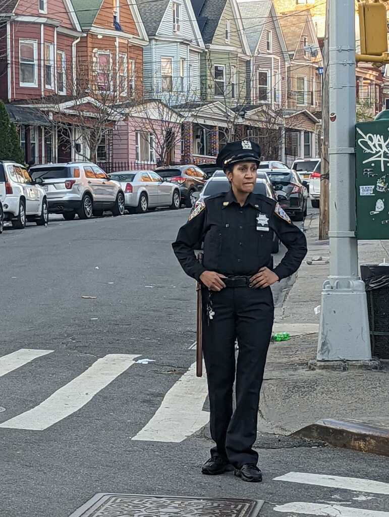 NYPD52Pct's tweet photo. Thank you to our hard working and dedicated @NYPDAuxilliary officers who have done SUCH a great job in helping with our Clergy and our community in these past weeks. #AlwaysDedicated #NYPDProtecting https://t.co/GlrdKWWZuX