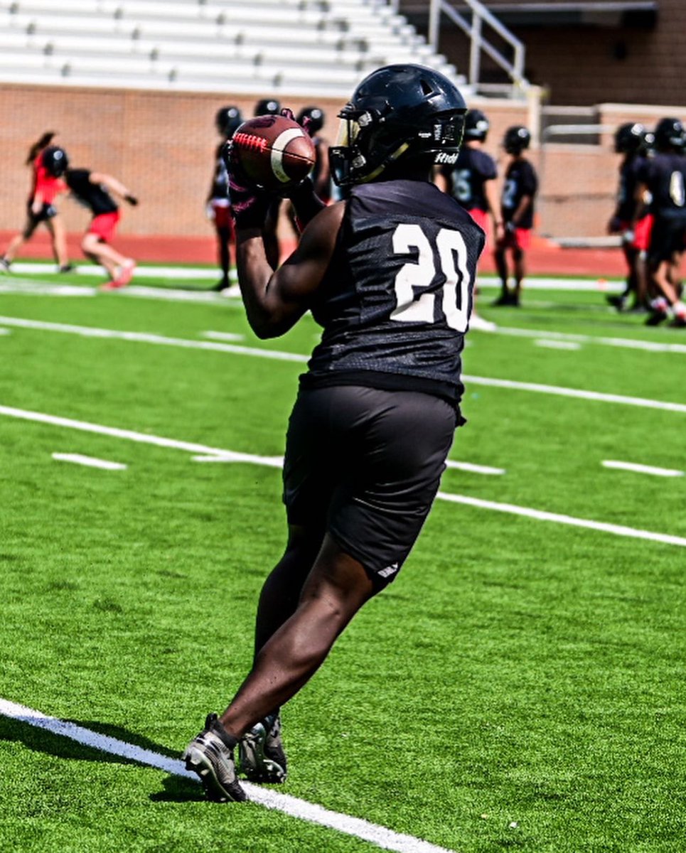 BraswellBooster's tweet photo. Spring football ball has begun! Day2 with helmets!!!
@BengalLifestyle
@AndresPesina ๐ธ
@Coach_Cmoore
@KeeganByrd7
@JaryanW
@brysonnnn_
@Jaylonburton3 https://t.co/GlcMbOhAb8
