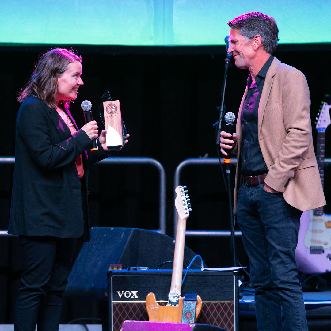 SparkCentral509's tweet photo. Liz joined @1JessWalter on stage at @knitspokane for a conversation about her musical background and the importance of programs like #GirlsRockLab.
Photos by Rogue Heart Media.
#AmplifySparkCentral #LizRognes #JessWalter https://t.co/1nARB4Lzz2