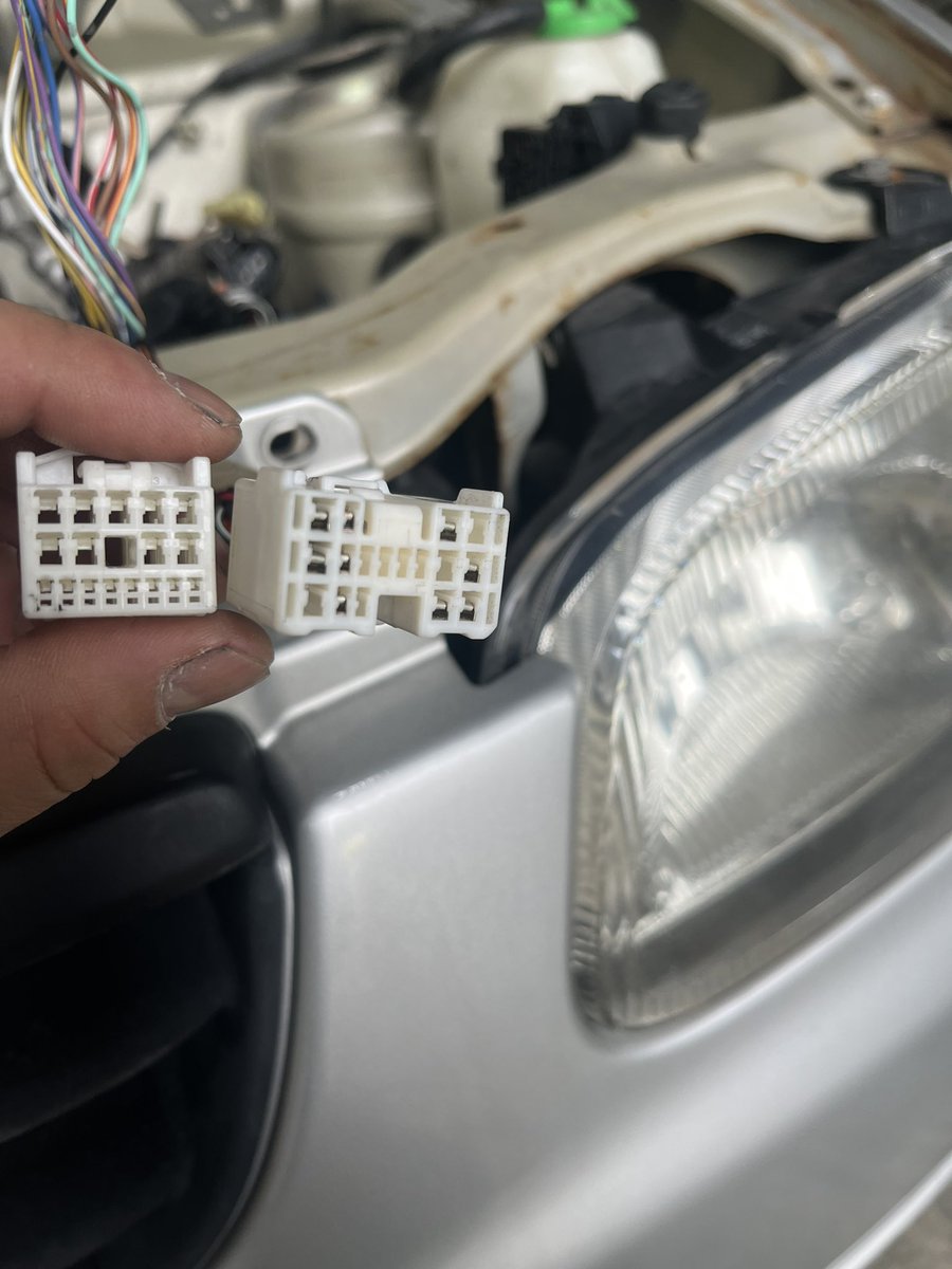 Garagebubu's tweet photo. 23Vにターボエンジンがあったから載せたけど、運悪くカプラー差し替え作業。
もうちょっと年式落ちればカプラー一緒だったみたいだが。
#23V
#アルトバン https://t.co/vd0V8lavUA
