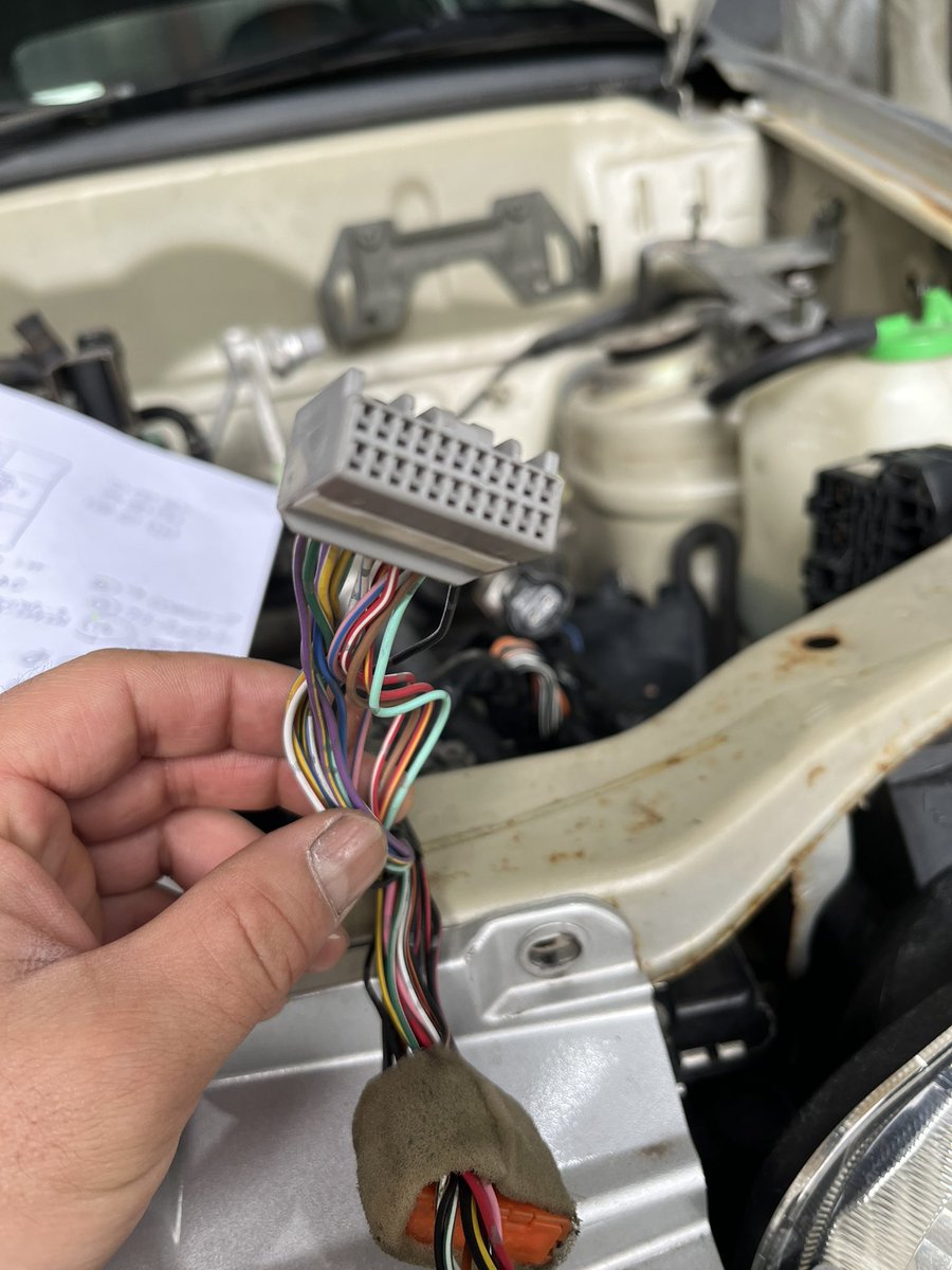Garagebubu's tweet photo. 23Vにターボエンジンがあったから載せたけど、運悪くカプラー差し替え作業。
もうちょっと年式落ちればカプラー一緒だったみたいだが。
#23V
#アルトバン https://t.co/vd0V8lavUA