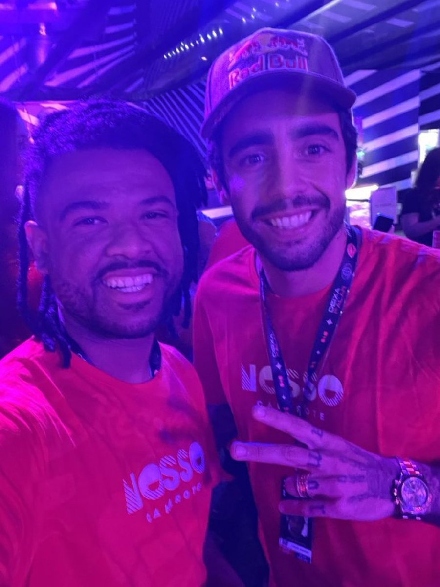 tracklist's tweet photo. A VIDA É IRADA! 

Scooby saiu do #BBB22 direto para a Sapucaí https://t.co/EaAPzcdin7