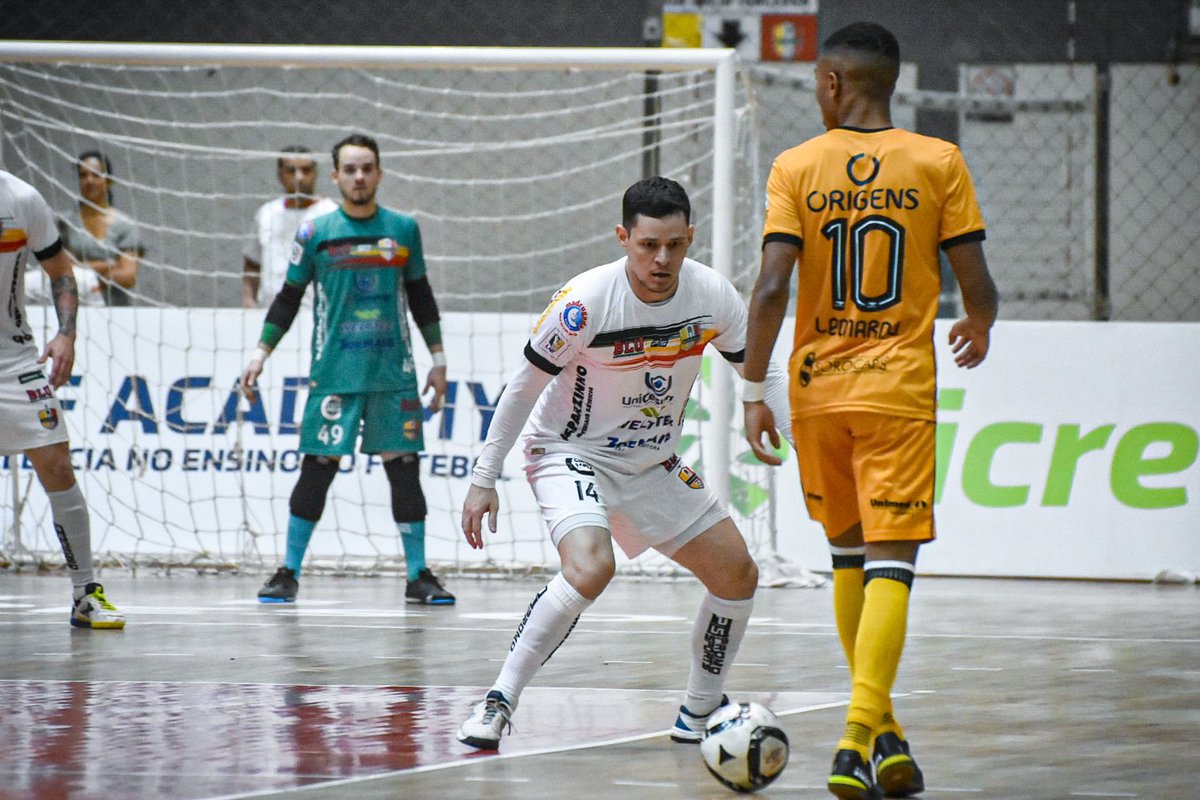 blumenaufutsal's tweet photo. SEGUIMOS NA LUTA 💪🏽

Sem abaixar a cabeça, foco no trabalho! Confira alguma das fotos do jogo contra o Magnus Futsal.

📸 @saviofoto 

#Blumenau #Futsal #SantaCatarina #blumenaufutsal #BlumenauSC #VaiBlu #blu #SC #esporte #blumenaucity #blumenauscbrasil https://t.co/6DhGcmOLCd