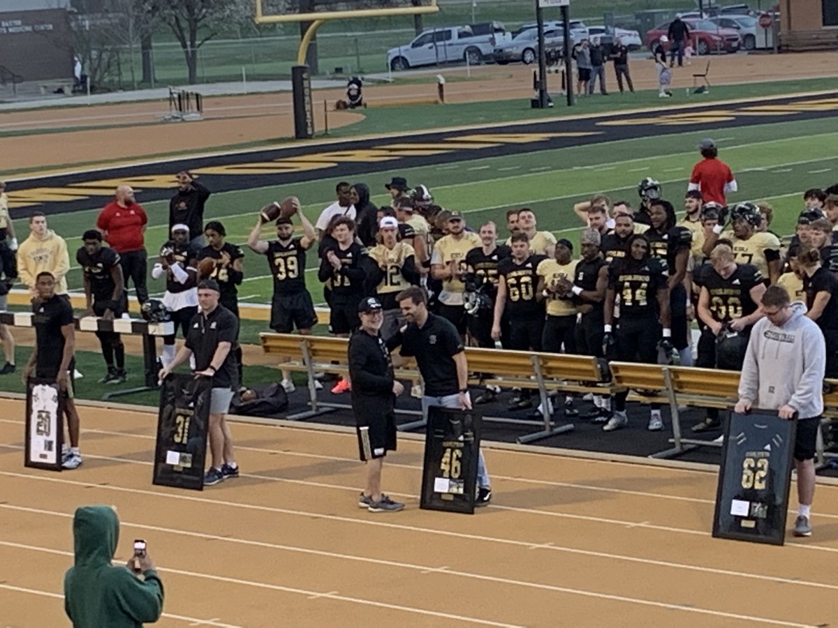 ACJaguarFB's tweet photo. Great night to see some former Jags: @CoachTeeHarris Coaching for @esuhornetsfb &amp; @clarkschoon40 receiving his Sr jersey, @JacobTaylor86 playing DB &amp; @iancarpenter65 
  ready for Fall ‘22 on OL in pic w/ 2023 prospects @white_mason18 @tr3yellis @CentralGridiron  @Coach_DTuttle https://t.co/PYVbgNHF4S