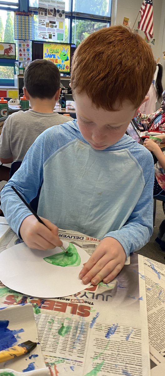 RachelGrade1's tweet photo. Creating our 🌎 art. 💙💚 https://t.co/fYblp6zWtJ