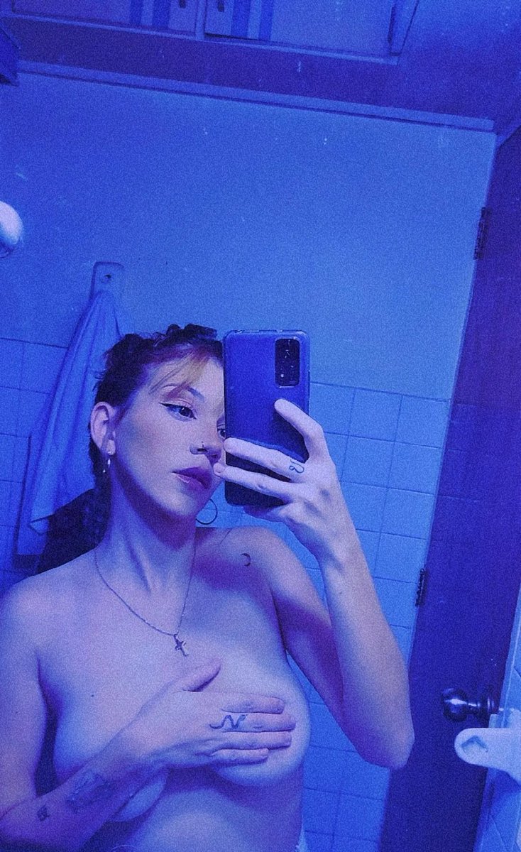 Jessesnchzz's tweet image. Dejemosle algo a la imaginación... 

Si está foto llega a 300 rts y 500 likes público una sin manos 😳✅