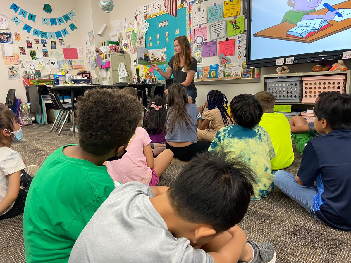 WoodardCFISD's tweet photo. We have the best parent volunteers! Helping with K Science Day and jumping into 1st grade to read Earth Day Books to help kick start Earth Day poster projects! #ALLINWolfpack 🐺❤️ https://t.co/ssqAOQYgW4