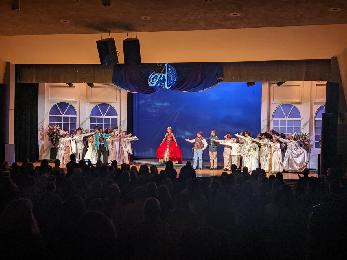 HanoverHS's tweet photo. Standing ovation for an amazing opening night performance!!!! #hpsdawesome https://t.co/LEecwsCnyK