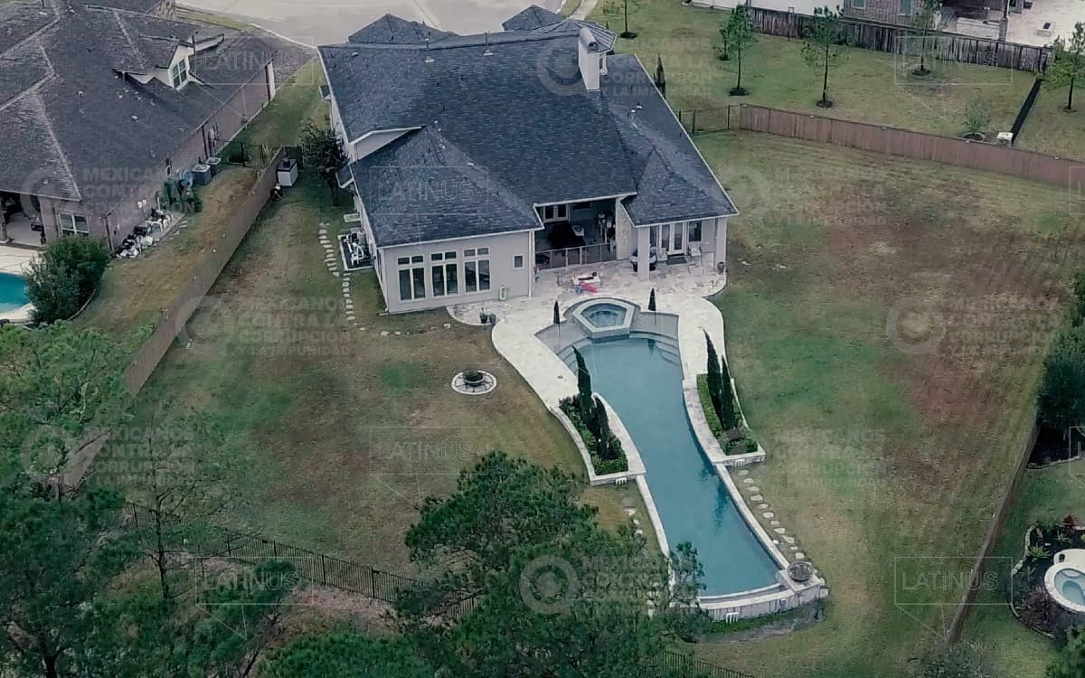 De la misma forma que no le creí a la gaviota su historia de la casa blanca, tampoco le creo al Jr su historia de la casa gris. ¿Cuánto gana #JoseRamonLopezBeltran70 ?