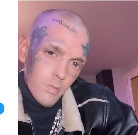 I don’t know who looks worse Aaron or Jimmy Savile 🤦‍♀️