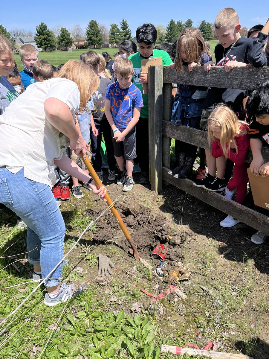 Earth day with our 3rd grade buddies! <a href="/homoelles/">Shannon Homoelle</a> <a href="/AmyPerry00/">Amy Perry</a> <a href="/marotta_barbara/">Barbara Marotta</a>