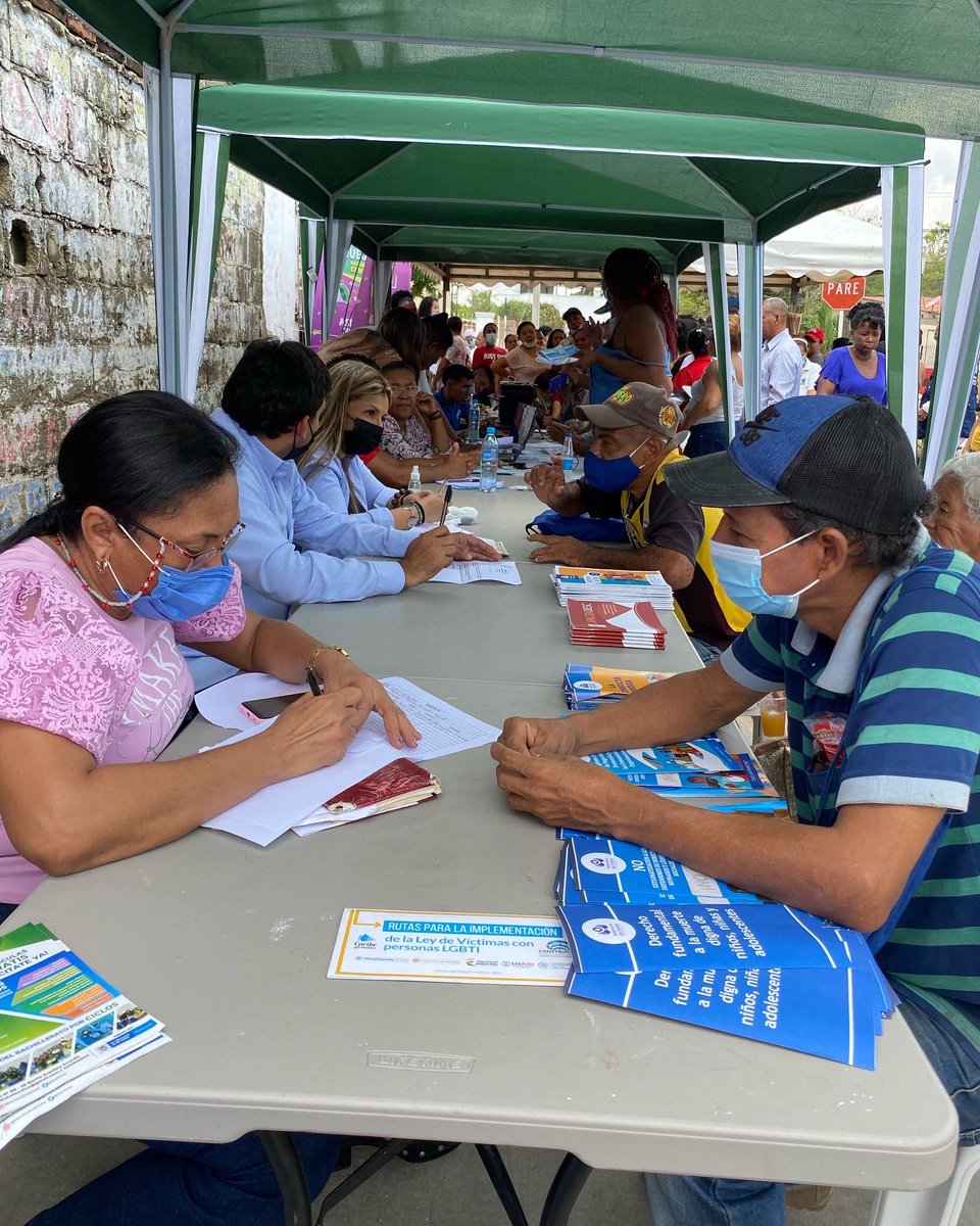 Alexi2Castillo's tweet photo. Que alegría se siente cuando llegas a tu gente con la mejor de las ganas de ayudarlos jurídicamente sobre todo, ante el atropello de algunas empresas prestadoras de servicios públicos domiciliarios. Hoy a través de #QUEJATE📣 VAMOS A PROMOVER EL CONTROL SOCIAL DESDE LA CIUDADANÍA https://t.co/MbMqNQZgjA