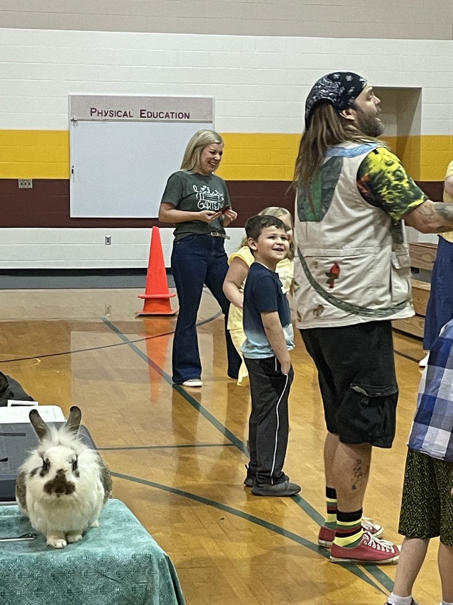 EaglesSuncrest's tweet photo. ⁦@EaglesSuncrest⁩  We had some special visitors today for K-2nd - Silly Safari did not disappoint!  Thank you to our 2nd grade team who planned for this.  No lions, tigers or bears, but a good time was had.
#webelieve https://t.co/AYVdVGbL7h