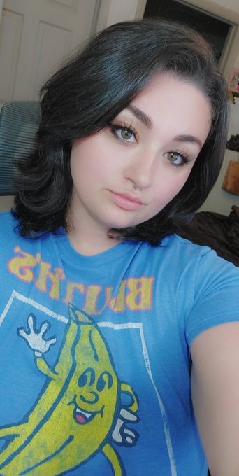 Online https://t.co/OLX4lTUOUz right now! Come hangout! https://t.co/aNxj7Pez1V
