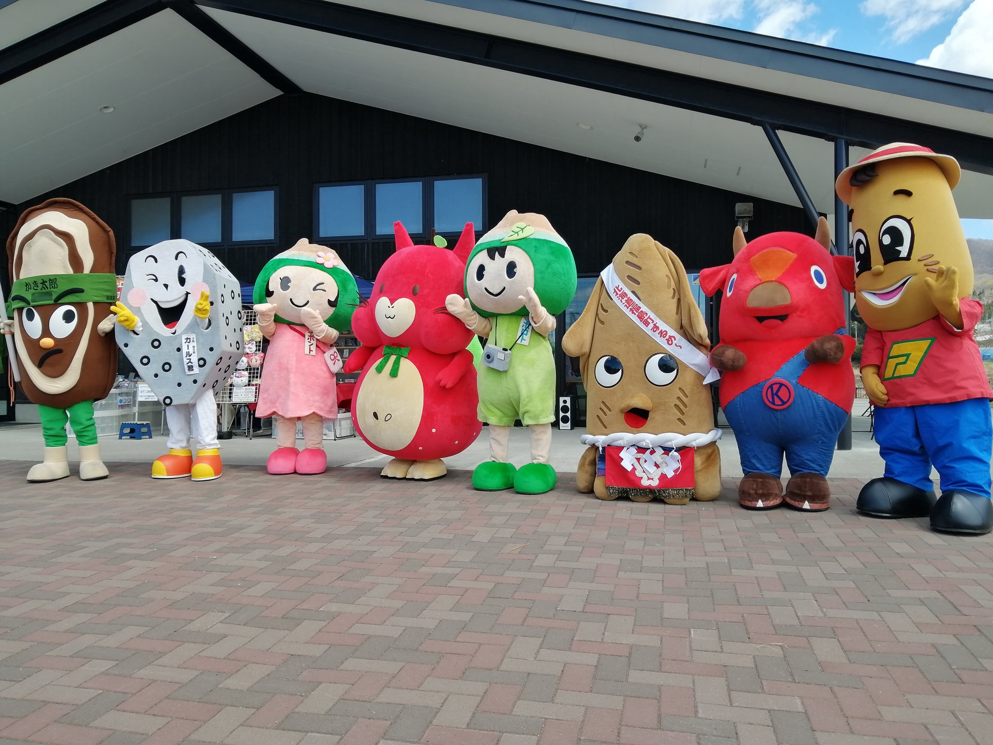 函館イベント情報局 編集長 Al Twitter 道の駅なないろ ななえのキャラクター ランポックン 初登場 真ん中の赤いキャラクターです かわいいぞ T Co 1fcmnmcszf Twitter