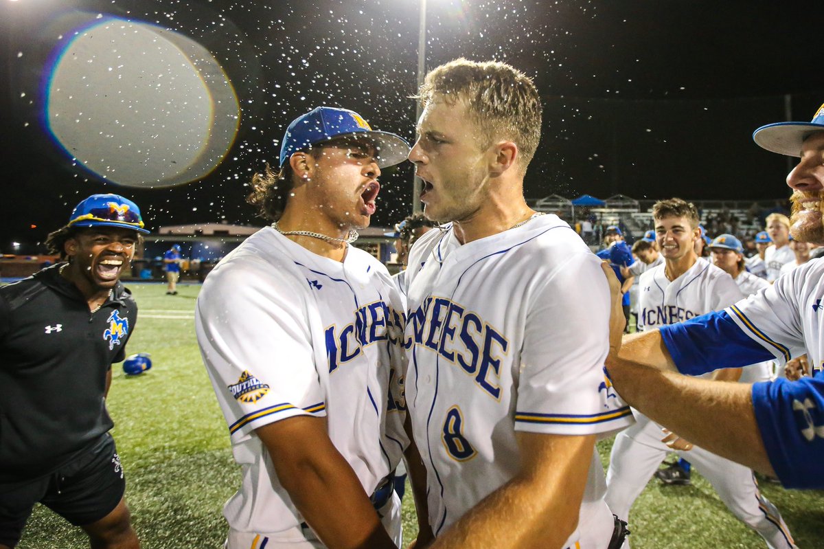 𝐆𝐑𝐀𝐍𝐃 𝐒𝐋𝐀𝐌 WALK OFF VIBES <a href="/KadeMorris_7/">Kade Morris</a> 

HAVE. A. DAY.

#GeauxPokes | #FERDA