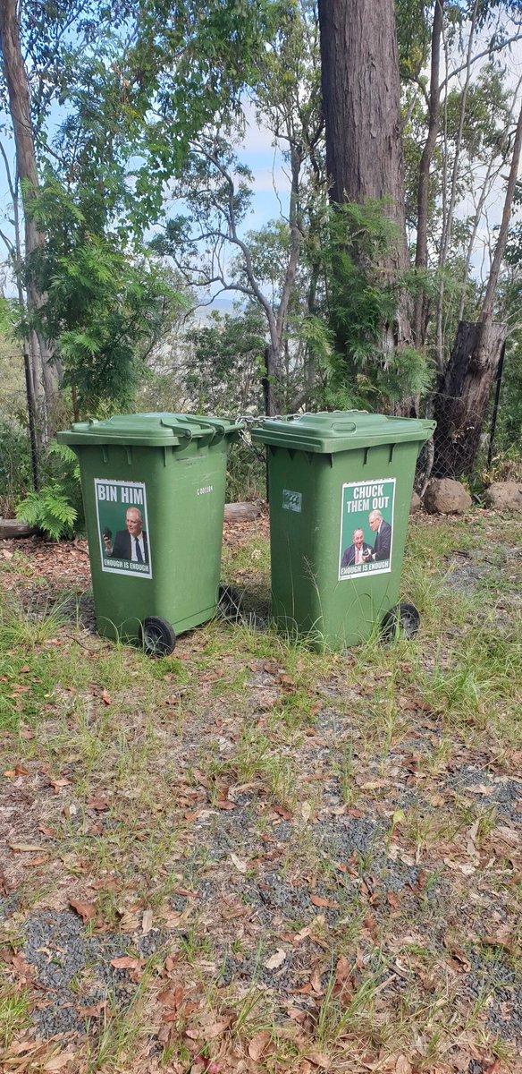 Evadregand's tweet photo. Finally got the #binstickers on the bins.
Now sitting in pride of place on our very busy tourist road ๐
@SmartVoting2022
@SmartEnergyCncl
#VoteThemOut
#auspol
#WrightVotes https://t.co/mUPrDQ2mgV