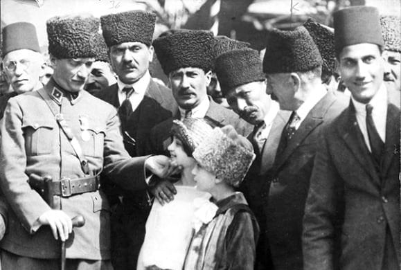 Başta Ulu Önderimiz Mustafa Kemal Atatürk olmak üzere, egemenliği şahıslardan kurtararak Türk ulusuna kazandıran bütün atalarımızı saygı ve minnetle anıyoruz. 

23 Nisan Ulusal Egemenlik ve Çocuk Bayramımız kutlu olsun!