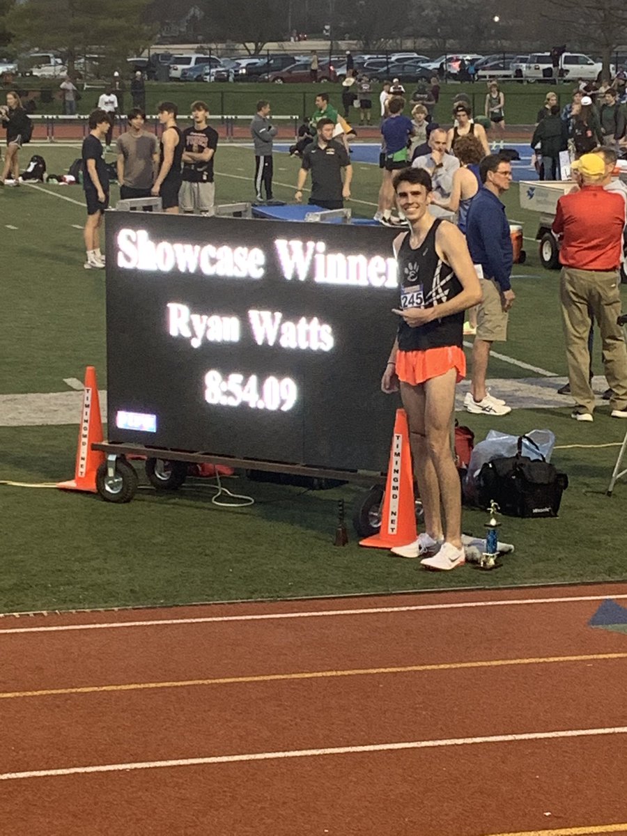JeremySudbury's tweet image. Congrats to @CycloneTrackXC signee @ryanwatts7_ on the win and first time under 9… Never give up! Never Surrender! #Run4ISU