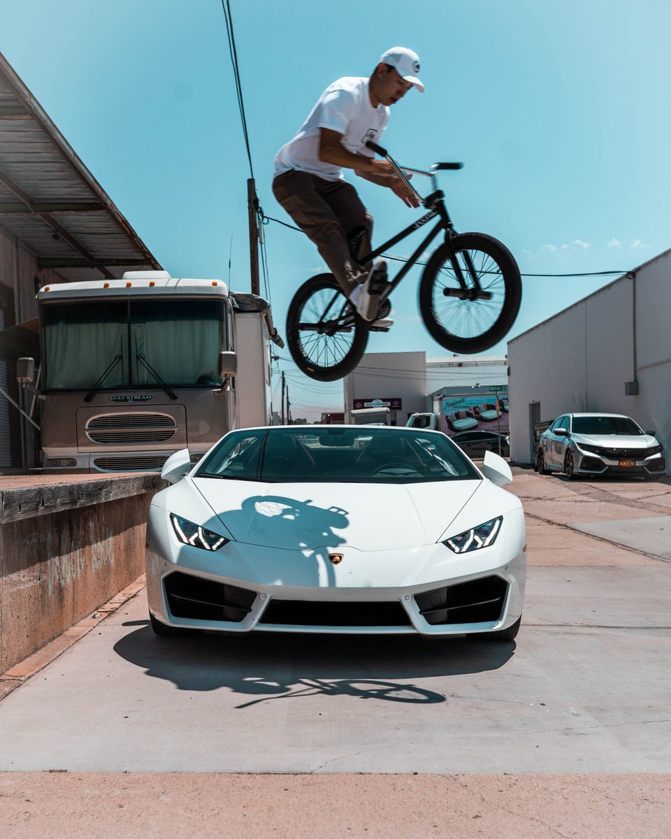 LUX Cars tweet media