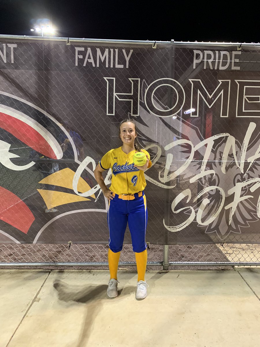 OsbournParkSB's tweet photo. 16-2 win tonight over Gainesville.  Shelby With another long ball 💣 over the HIGH fences!  🥎🔥💙💛🖤🐝. @OPJackets #leaveitallonthefield https://t.co/kVhXFsAU6y