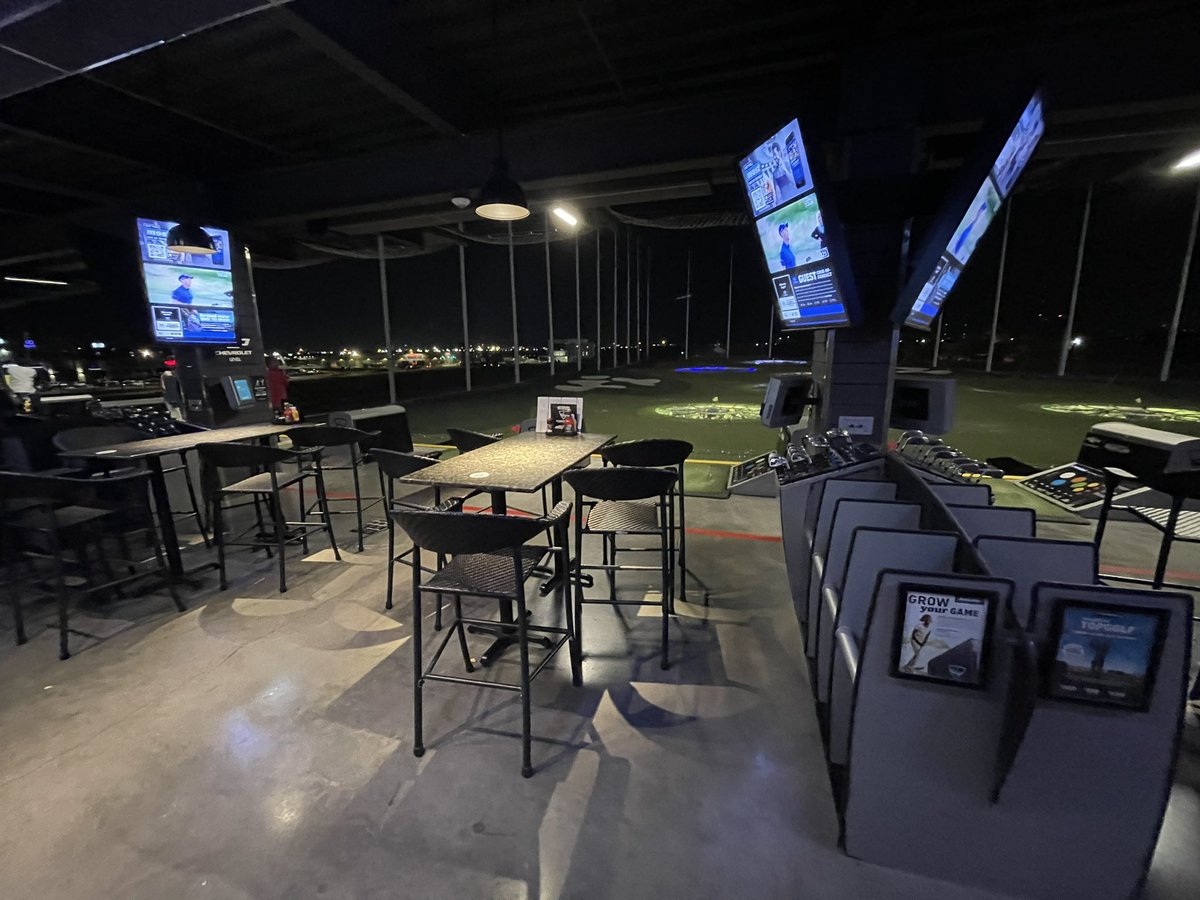 mr_miyaggi's tweet photo. @Topgolf pls explain a 2+ hr wait on Friday night in OKC with these and many more open 3 hrs until close https://t.co/u5vAEuzRby