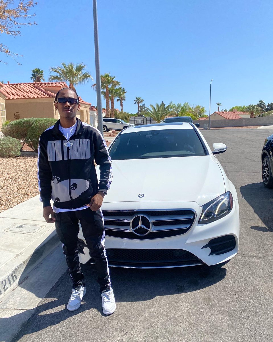 Atmkenn22's tweet photo. Kenzo benzo we sliding, Bad bitch nice fit my ryda ⚡️
 
-@GSIETE_ https://t.co/bfbgSriXPs