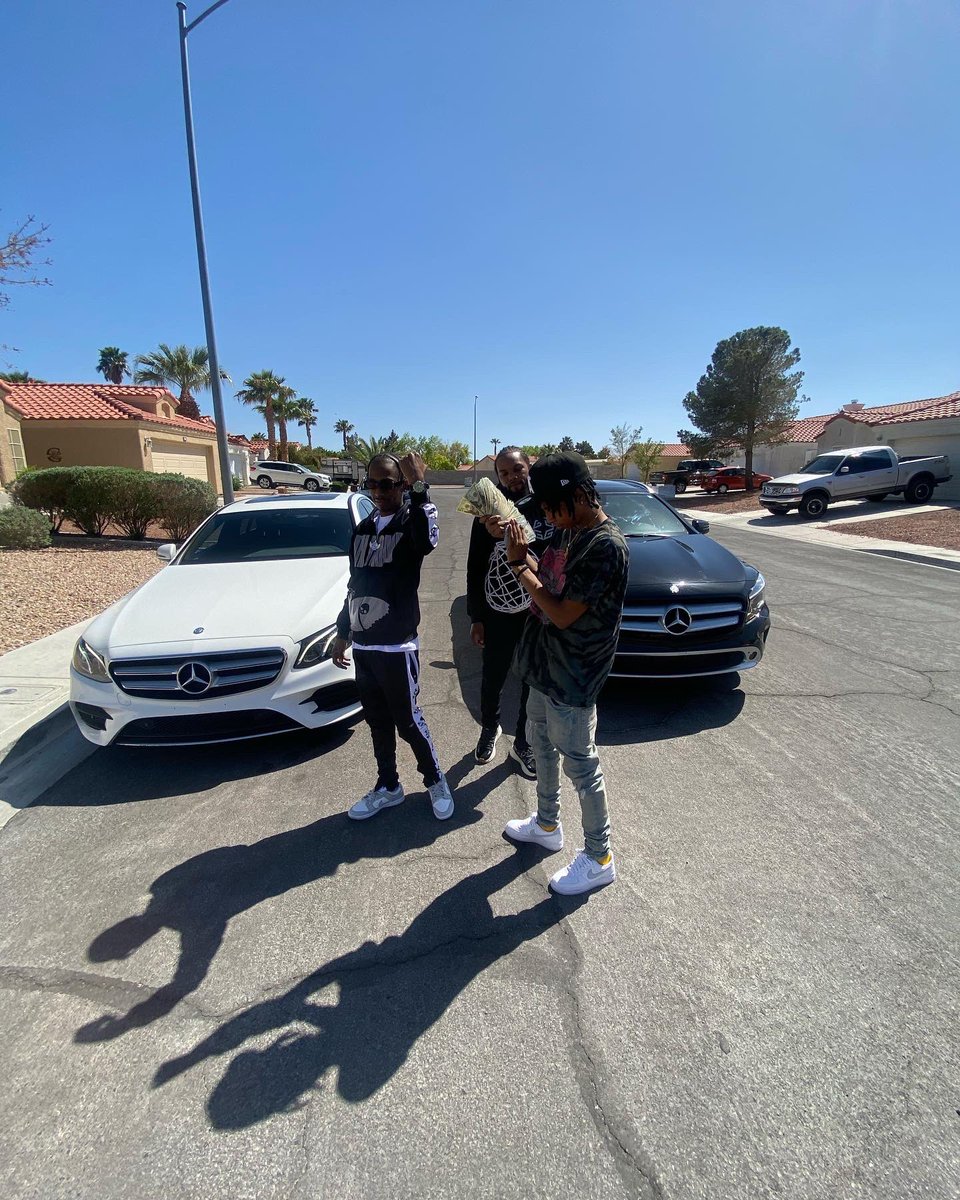 Atmkenn22's tweet photo. Kenzo benzo we sliding, Bad bitch nice fit my ryda ⚡️
 
-@GSIETE_ https://t.co/bfbgSriXPs