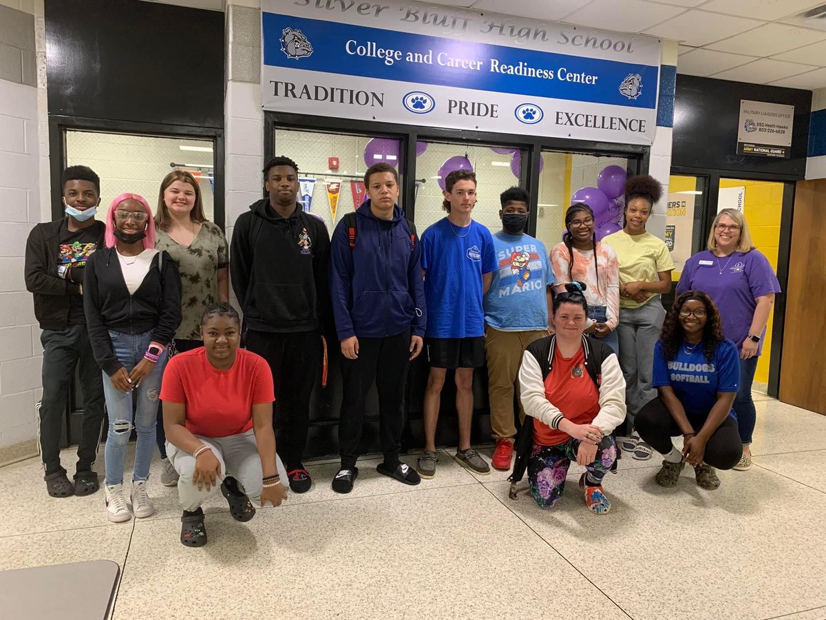 DrKatieHawks's tweet photo. April is recognized as #MonthoftheMilitaryChild. We took time this morning to celebrate our very own @SilverBluffHigh! A special thanks to Ms. Keri Wiemer and our student ambassadors for making this time special! 💜 @AikenPublicSch #loveSCschools #ProudPrincipal https://t.co/TdsKPadzzo
