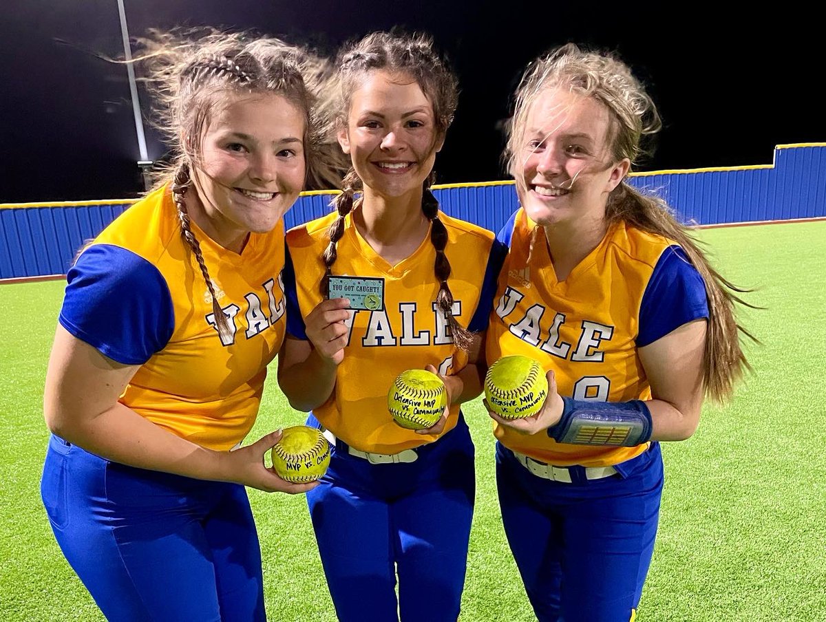 SValeRaiderSB's tweet photo. 19-6 win over Community to end district play 8-4. Overall record 17-8-1.

MVP: Hailey Delamar
Offensive MVP: Carley Patterson
Defensive MVP and You Got Caught Doing Good: Payton Norman https://t.co/qgXu4S4Xfq