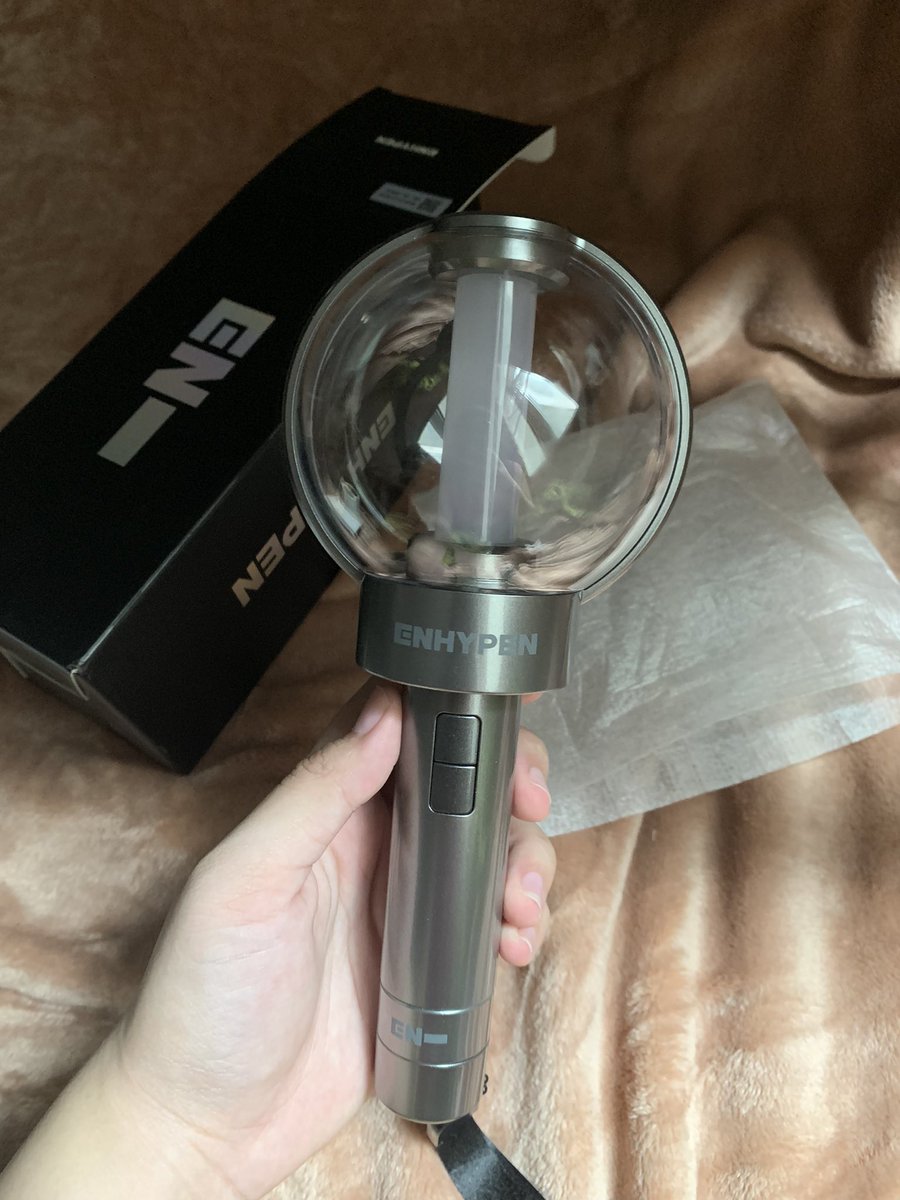 2340junn's tweet photo. WTS 

ENHYPEN UNSEALED LIGHTSTICK 
‼️ lightstick only 
‼️ no pc 

RM140 exc local postage 
- no waste timer 
- shopeepay / ob 
- fast payment no reservations / no fast postage
- shopee postage #pasarENHYPEN #pasarENHYPENmy https://t.co/23sOOiSu1O