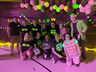 HaudePto's tweet image. WAY TO SHOW UP HAUDE FAMILY! What a great event. So many happy faces, dance moves, laughter, and GLOWING Haude family! Thank you so much for the patience and grace shown. We hope you had fun. 

Thanks to our PTO board. Post your pictures for us to see #letsglowhaude @HaudeKISD